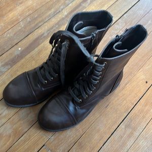 Women’s comfort view zip up boot